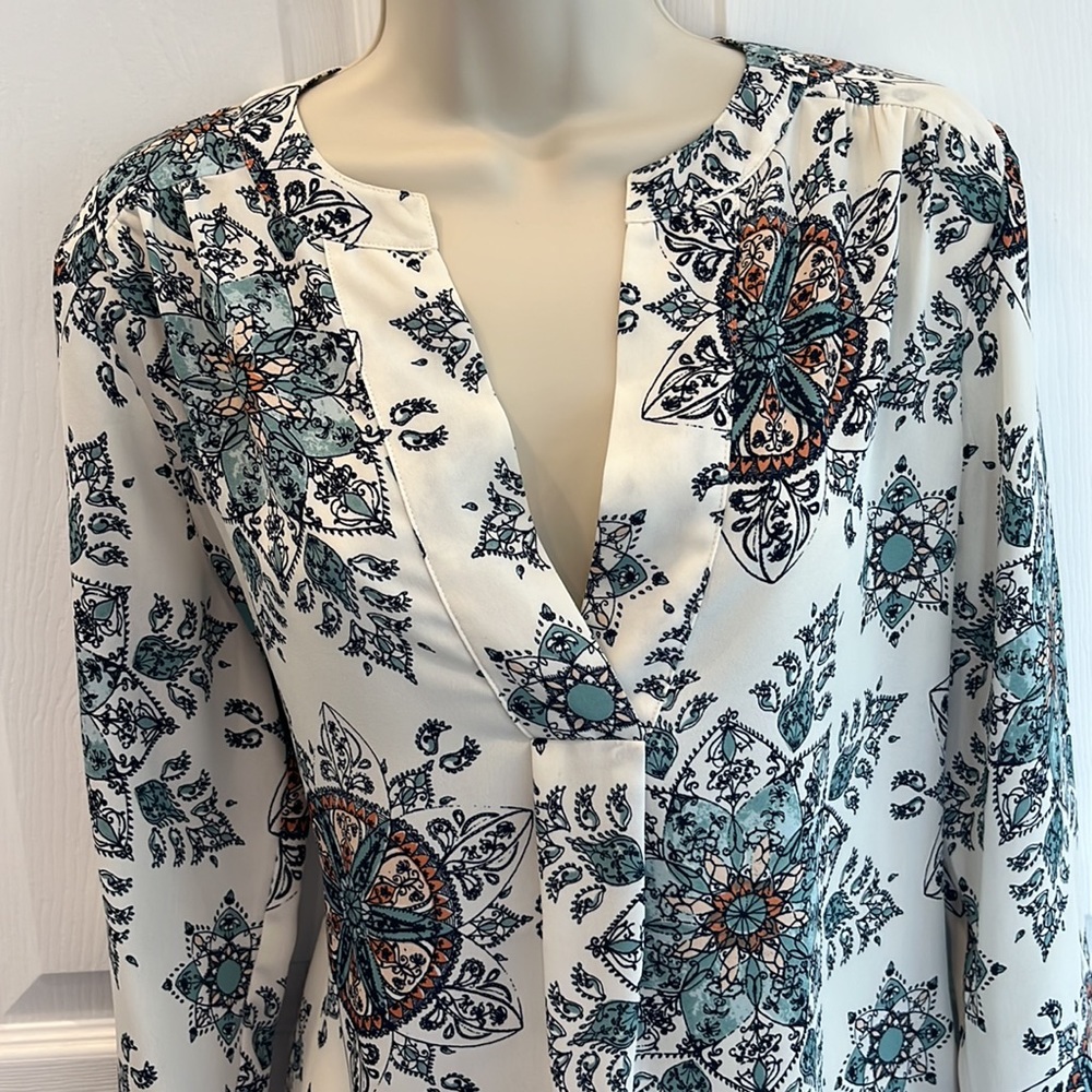 Gorgeous pattern and flattering top